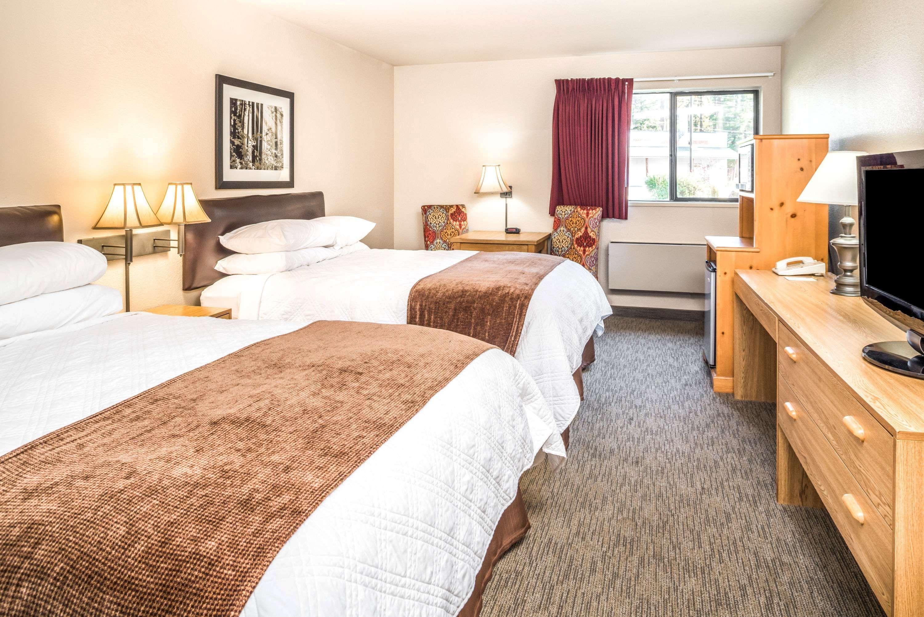 Hotel Super 8 By Wyndham St. Regis Zewnętrze zdjęcie